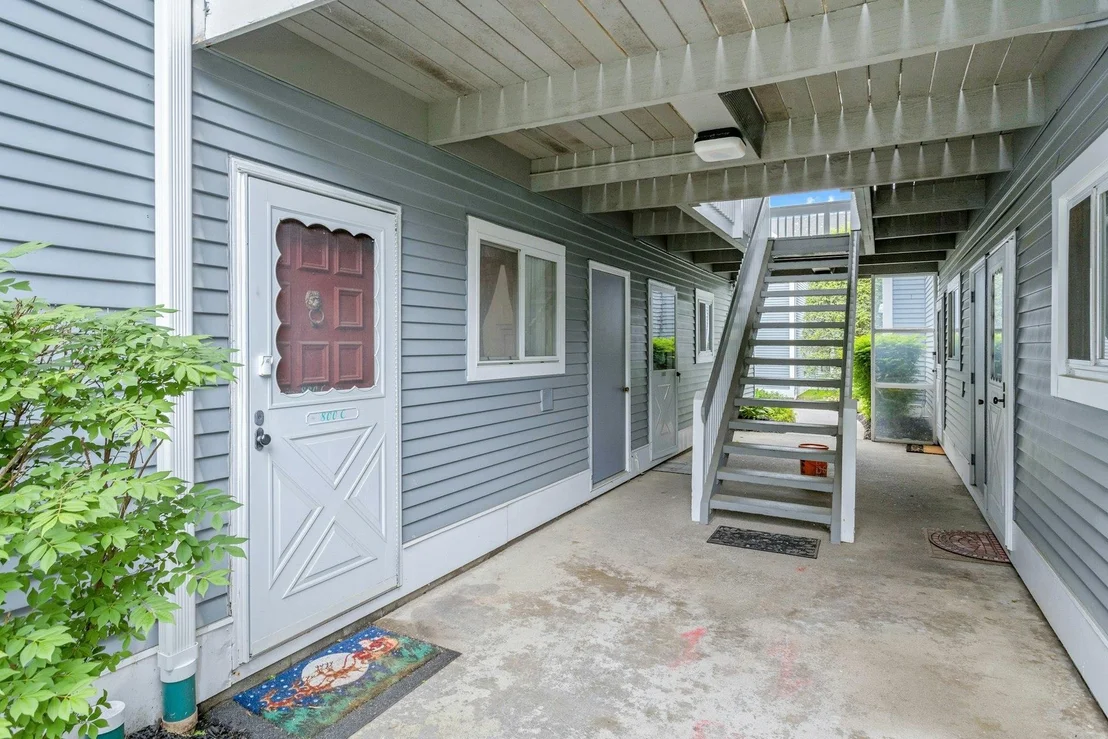 Photo of Unit C at 800 Commons Way