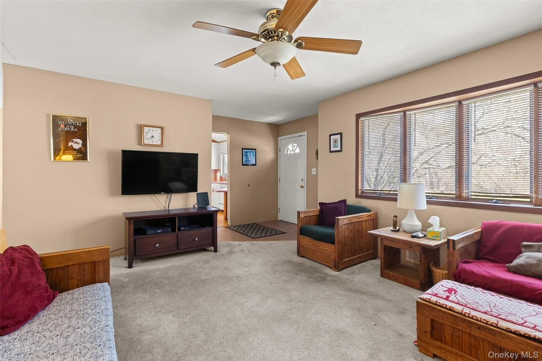Photo of 1643 Pine Acres Boulevard