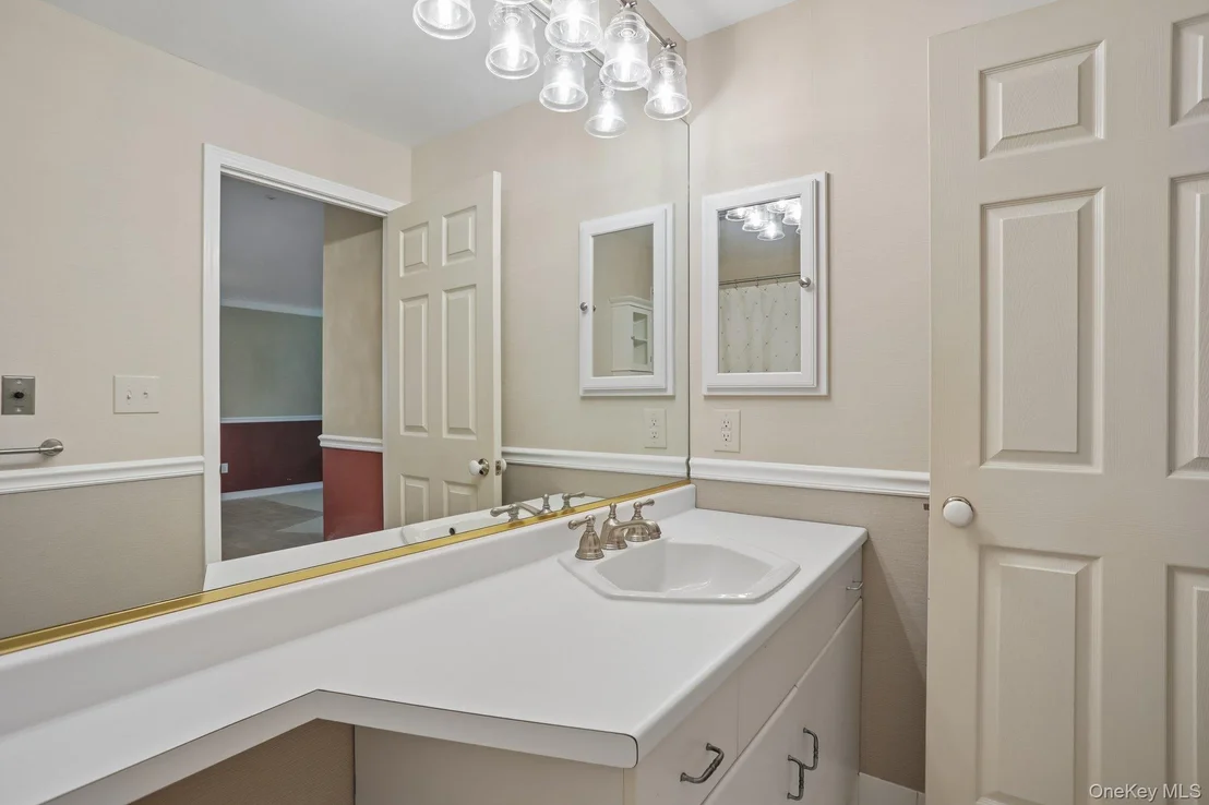 Photo of Unit 4L at 500 Pondside Drive