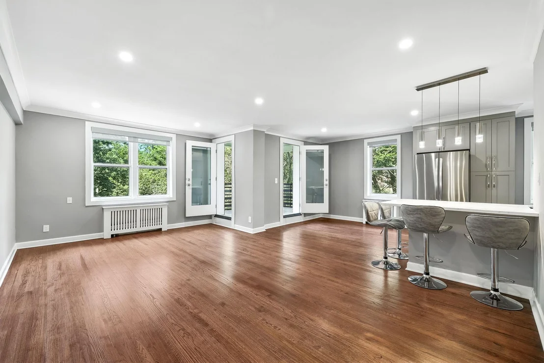 Photo of Unit 4E at 1133 Midland Avenue