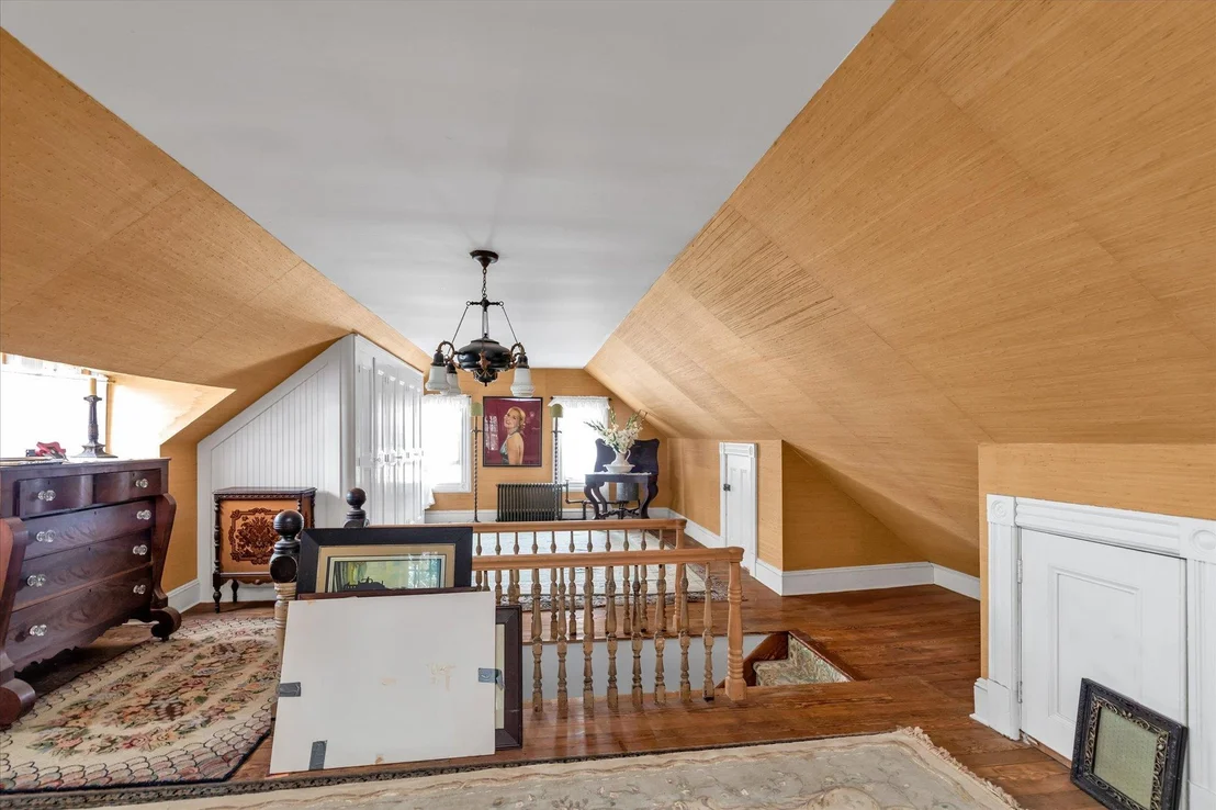 Photo of 2485 Park Avenue