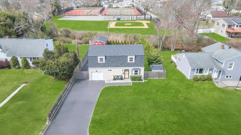 Photo of 52 Thorburn Avenue