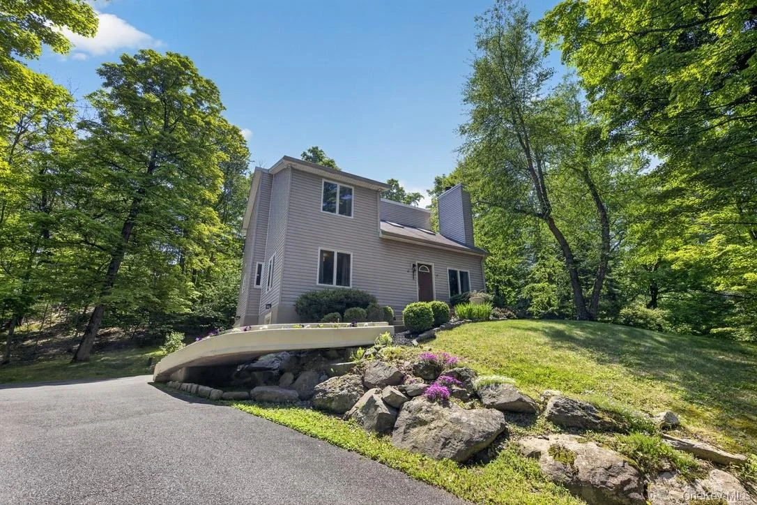 Photo of 305 Oak Lane
