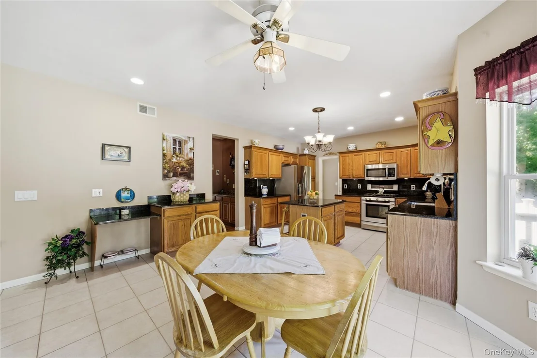 Photo of 9 Ridgefield Drive