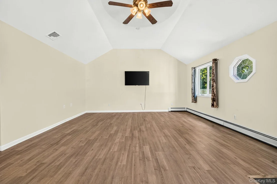 Photo of 469 Carnation Drive