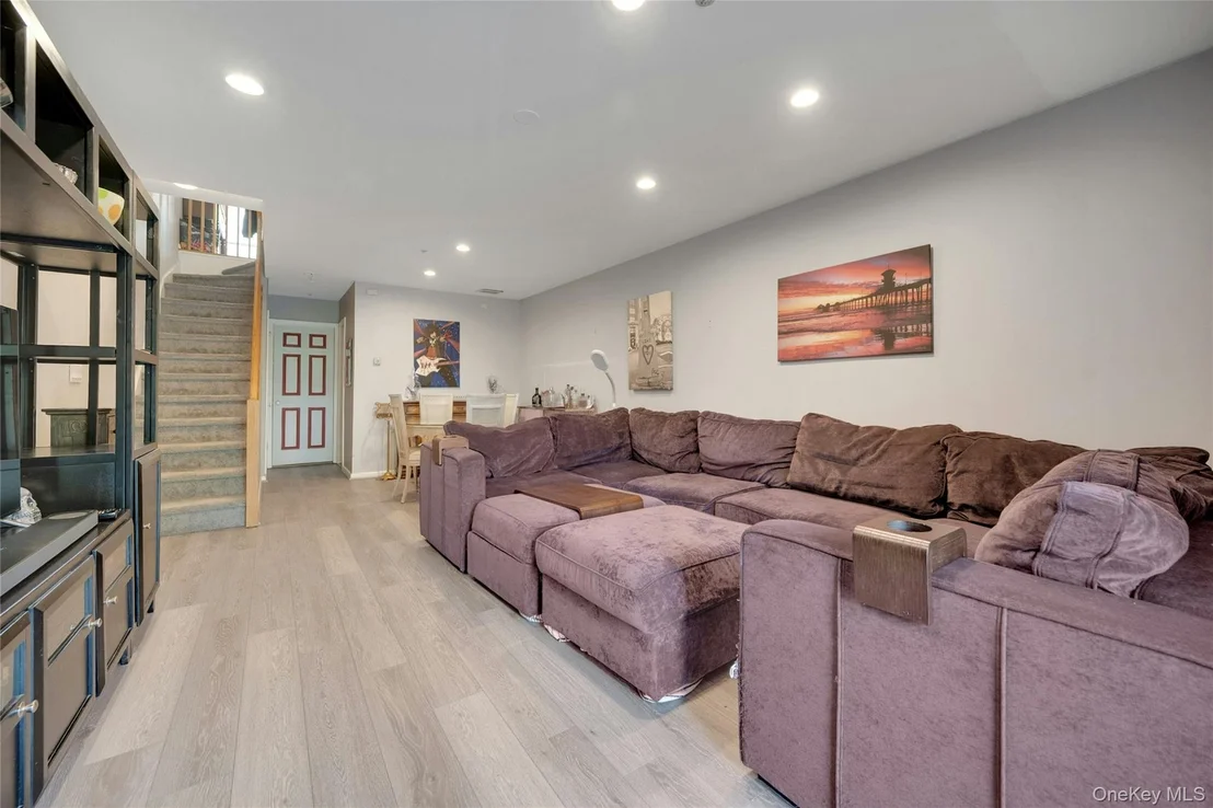Photo of 1102 Pondside Drive
