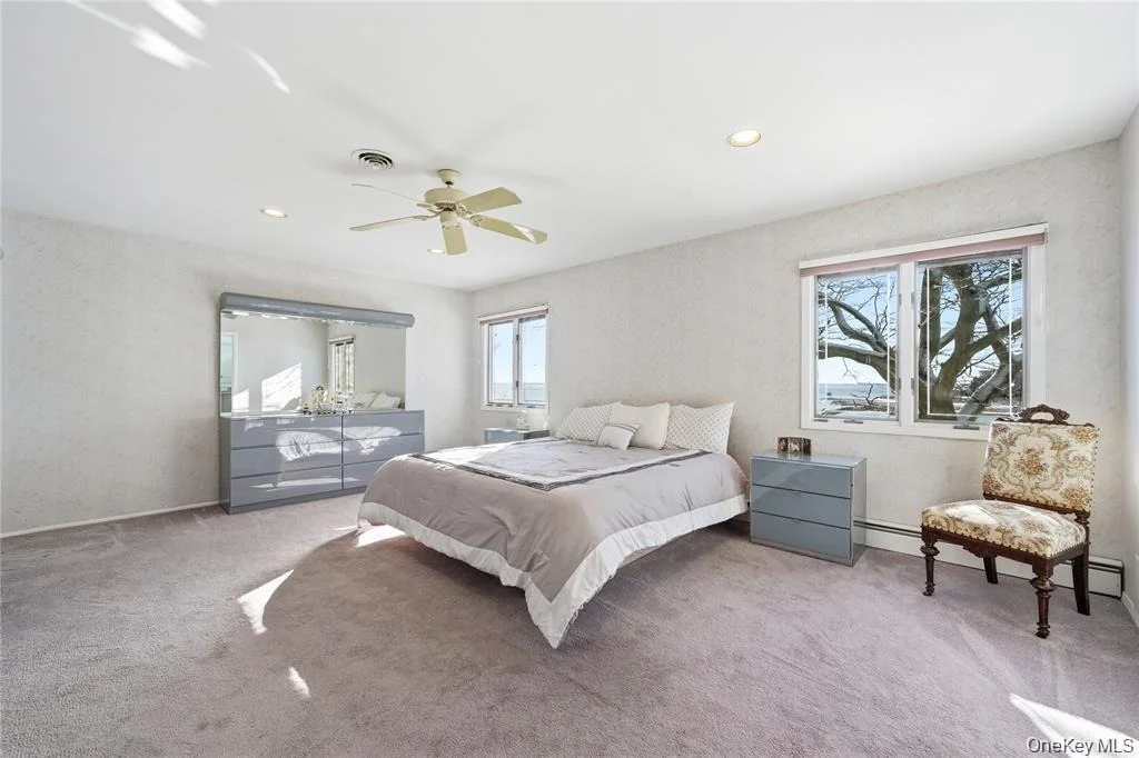 Photo of 3094 Riverside Drive