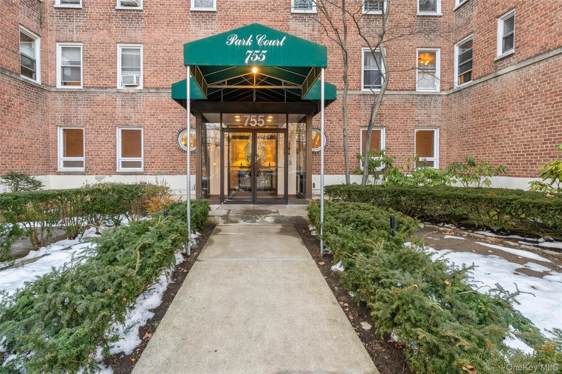 Photo of Unit 1C at 755 Bronx River Road