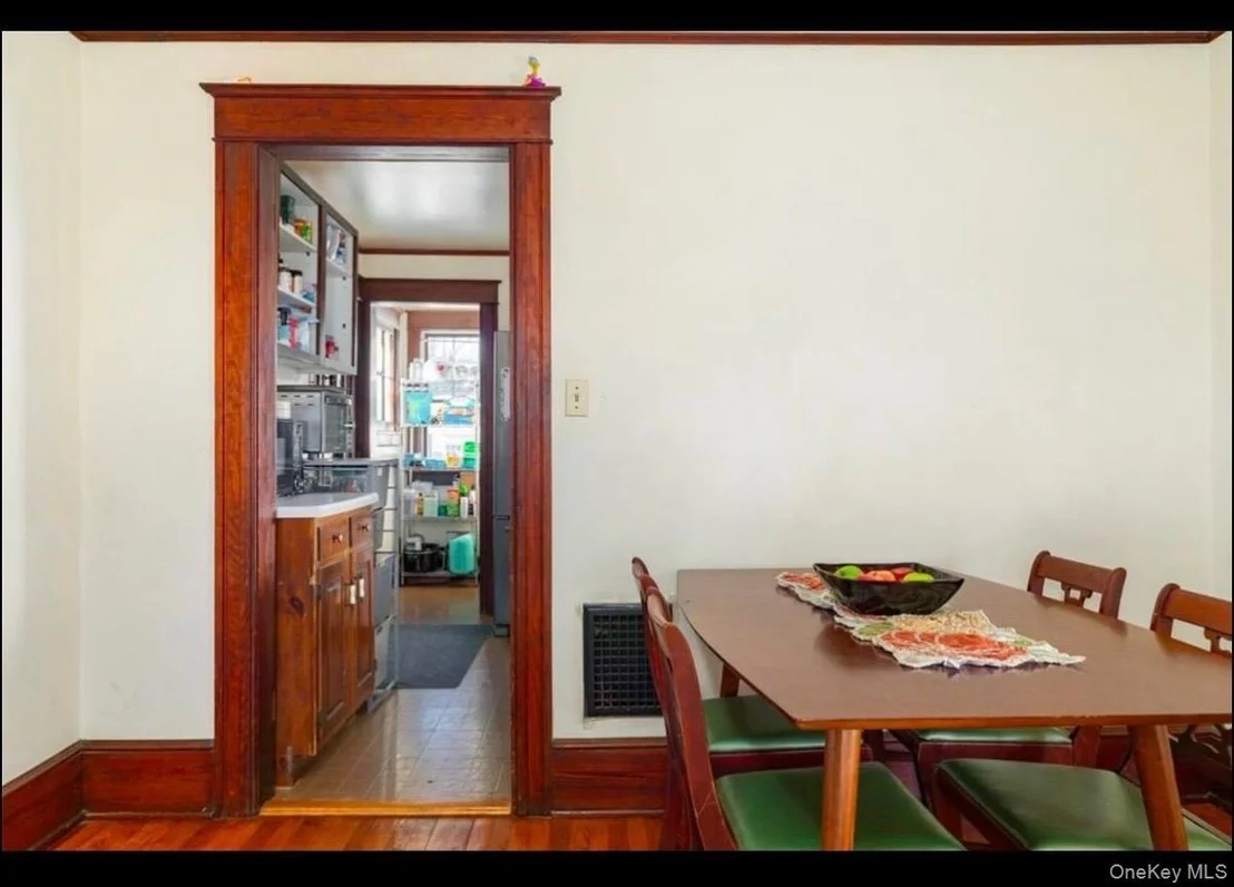 Photo of 10 Oakwood Boulevard
