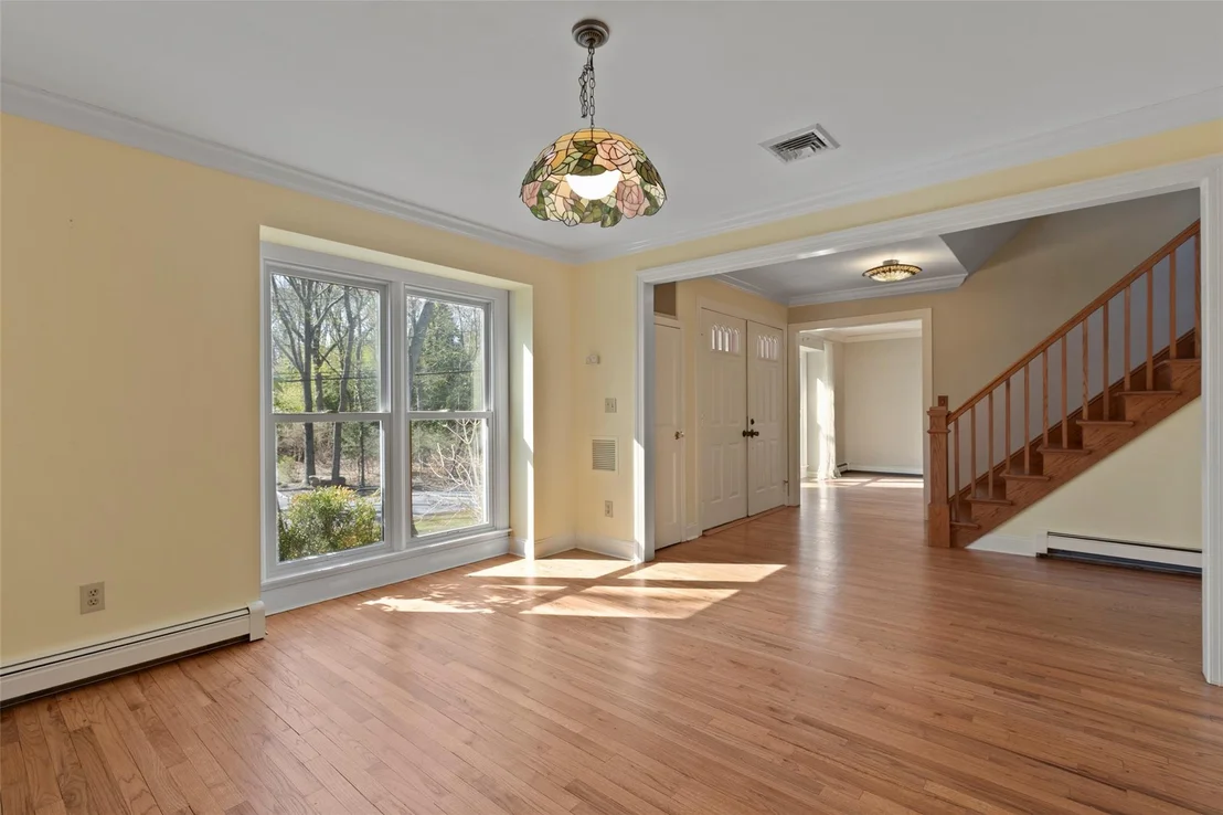 Photo of 7 Locust Avenue