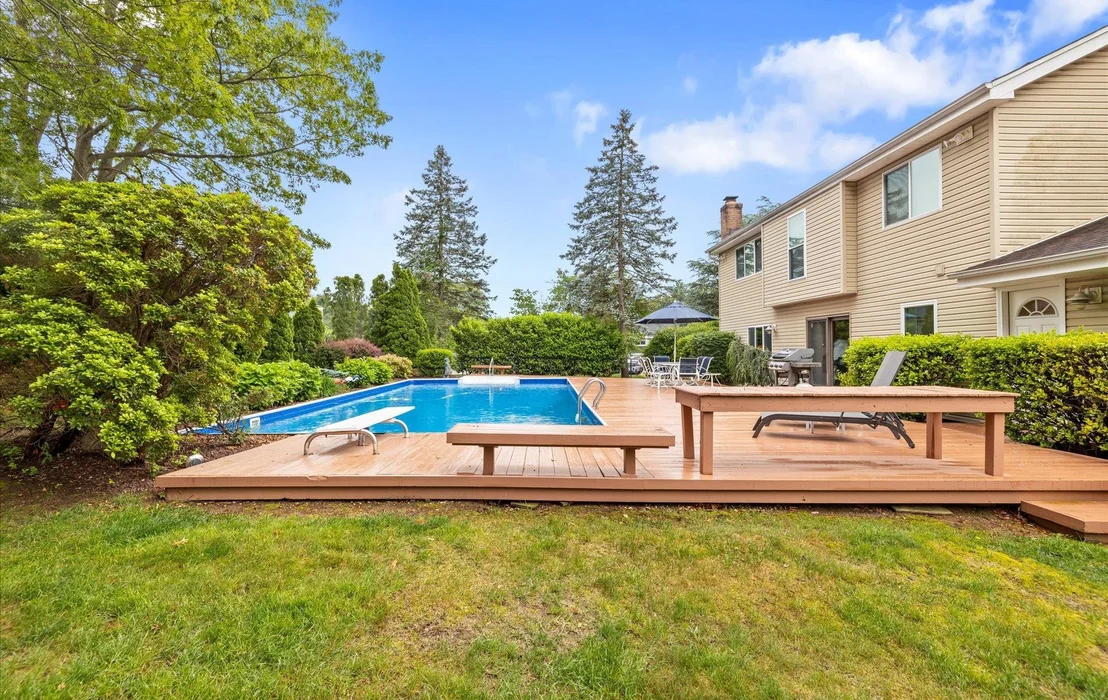 Photo of 34 Oak Meadow Road