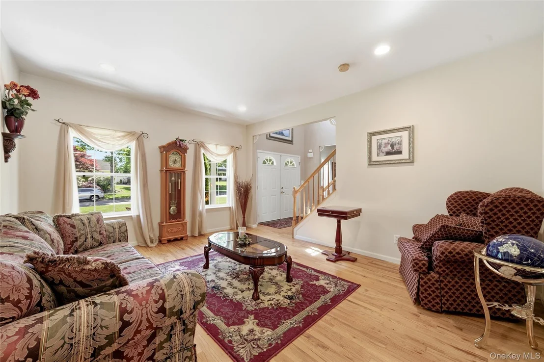 Photo of 9 Ridgefield Drive