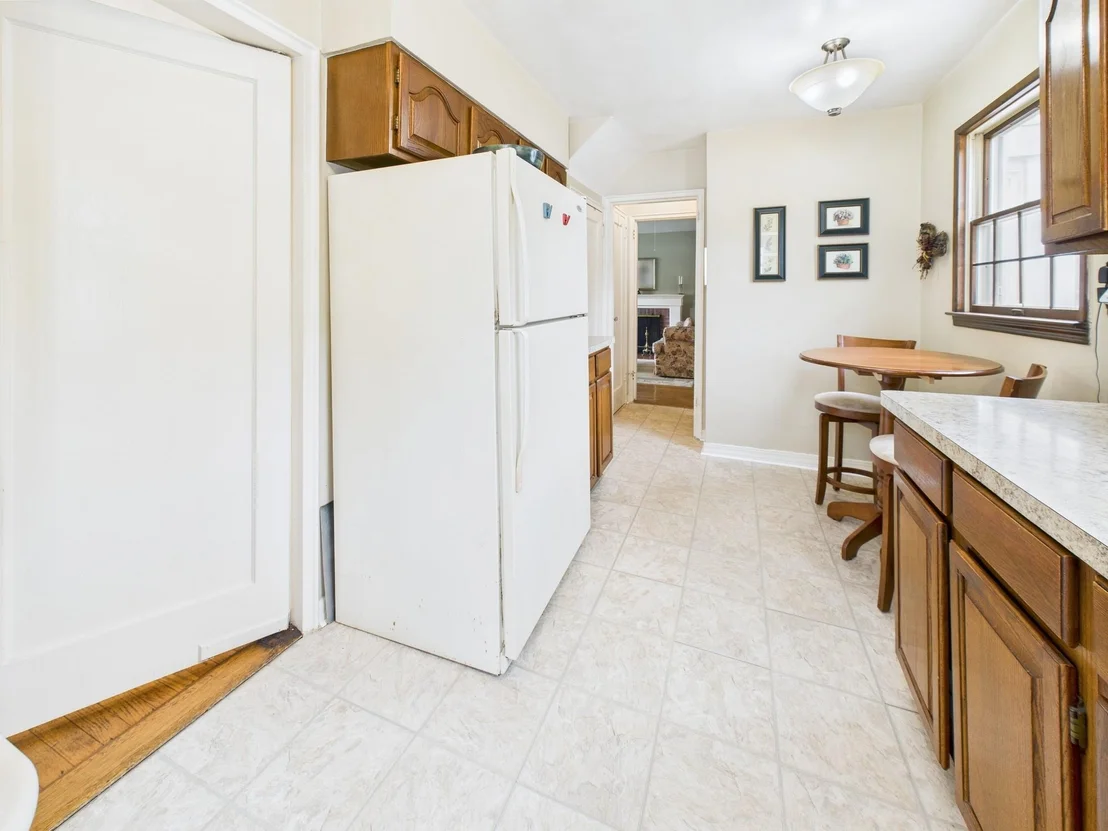 Photo of 76 Crest Road W