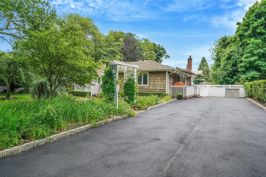 Photo of 2 Clearbrook Drive