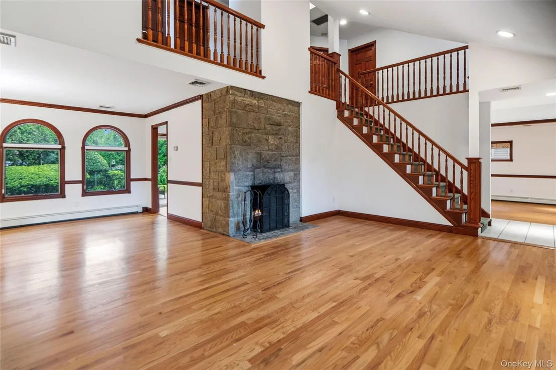Photo of 565 Mohawk Road