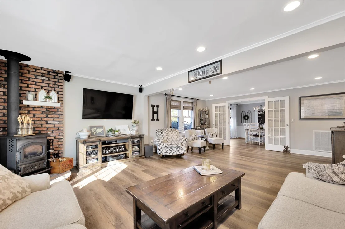 Photo of 32 Cedar Avenue Extension