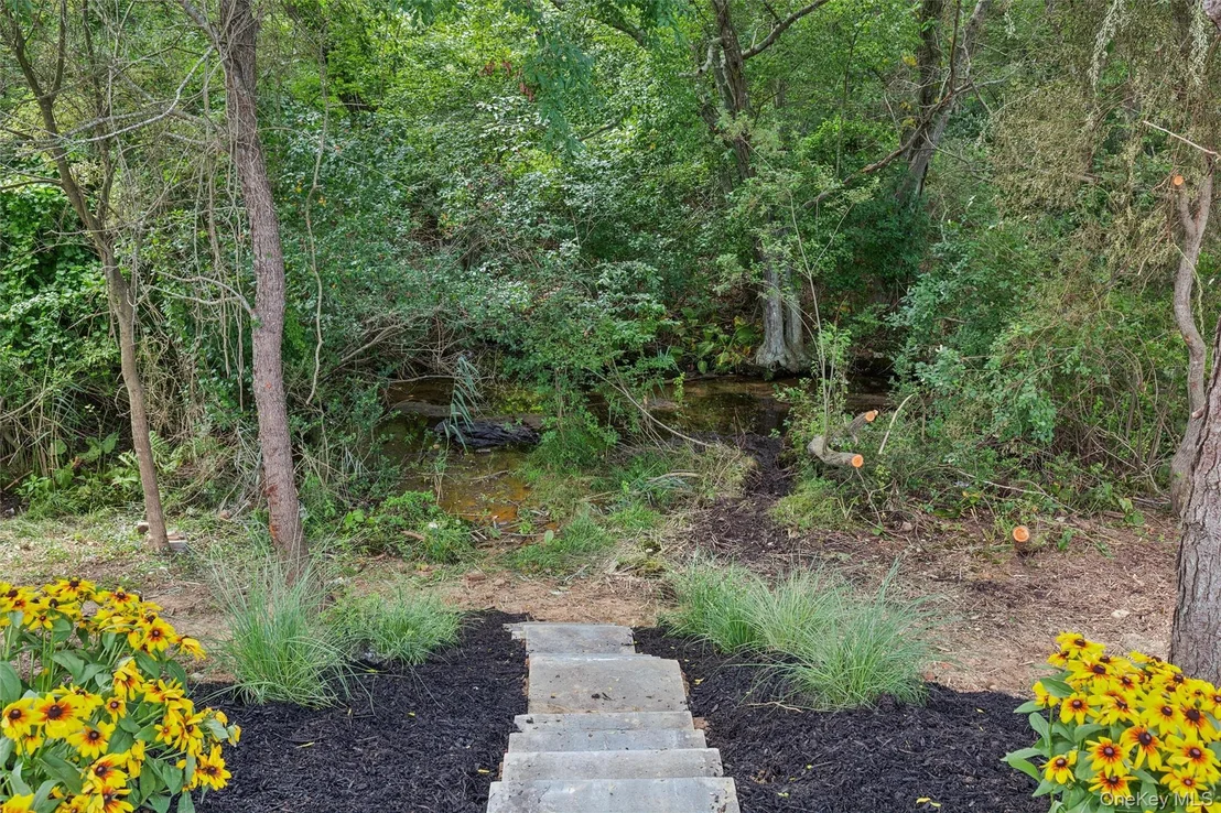 Photo of 91 Circle Drive W