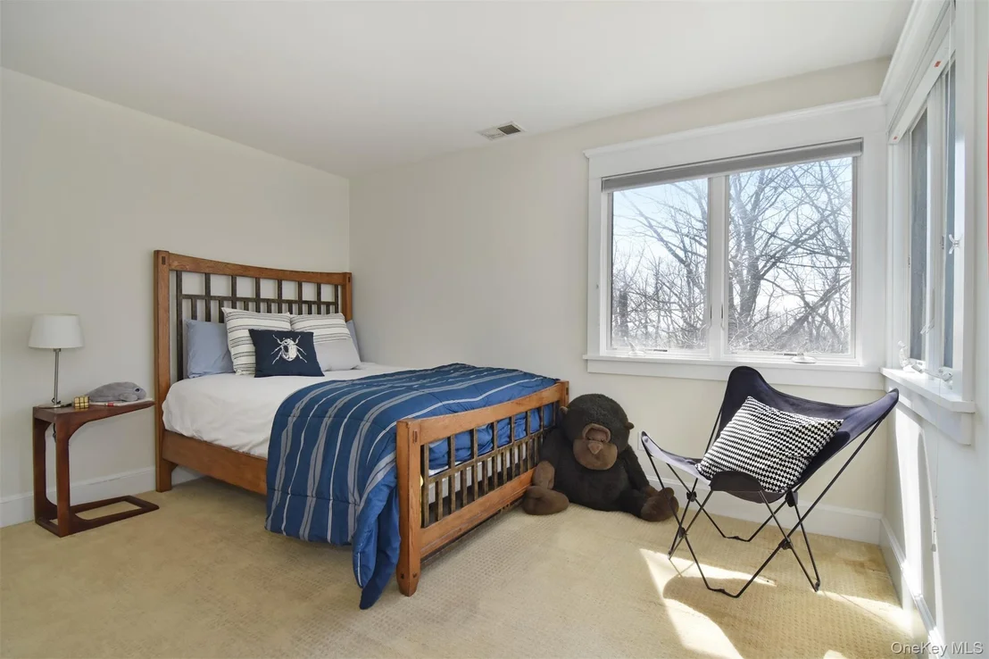 Photo of 153 Fieldpoint Drive