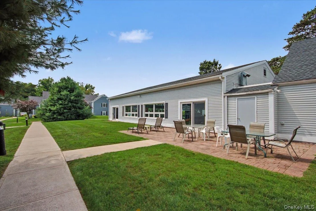 Photo of Unit D at 902 Commons Way