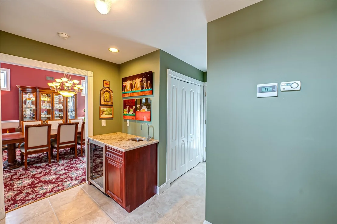 Photo of 17 Knollcrest Road