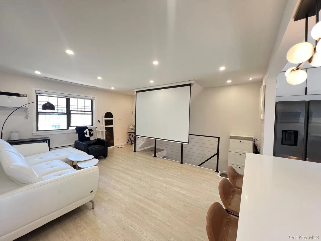 Photo of Unit B at 13707 68th Drive