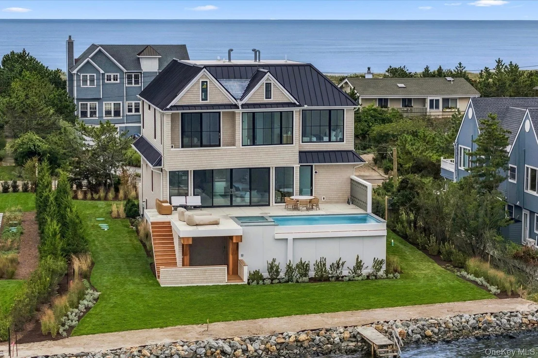 Photo of 498 Dune Road