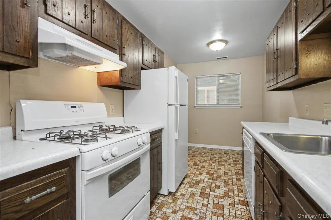 Photo of Unit D at 902 Commons Way