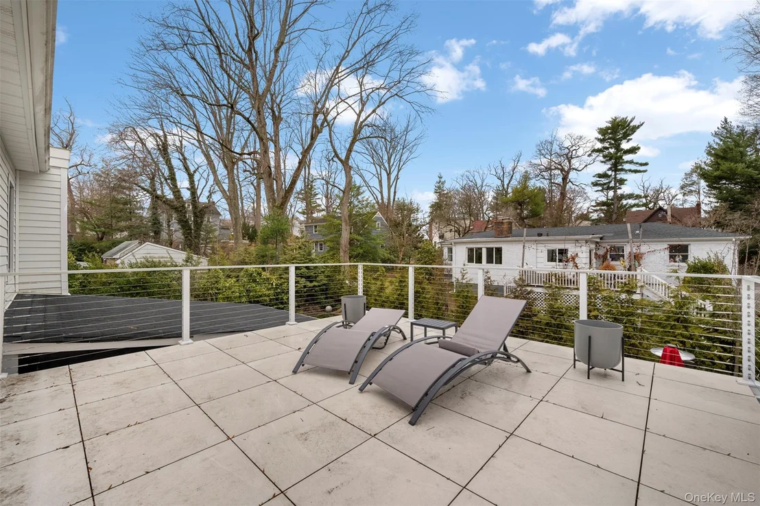 Photo of 2 Hewlett Place
