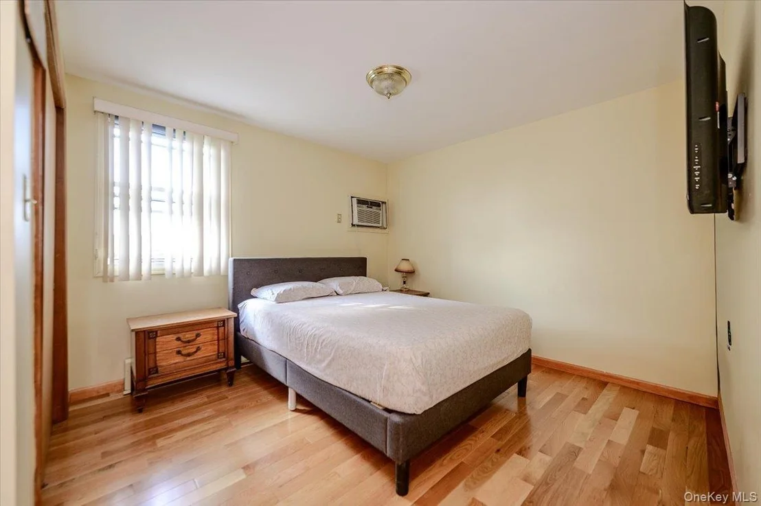 Photo of 950 Edison Avenue