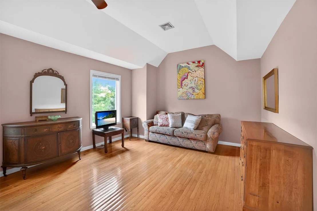 Photo of 32 Spring Pond Drive