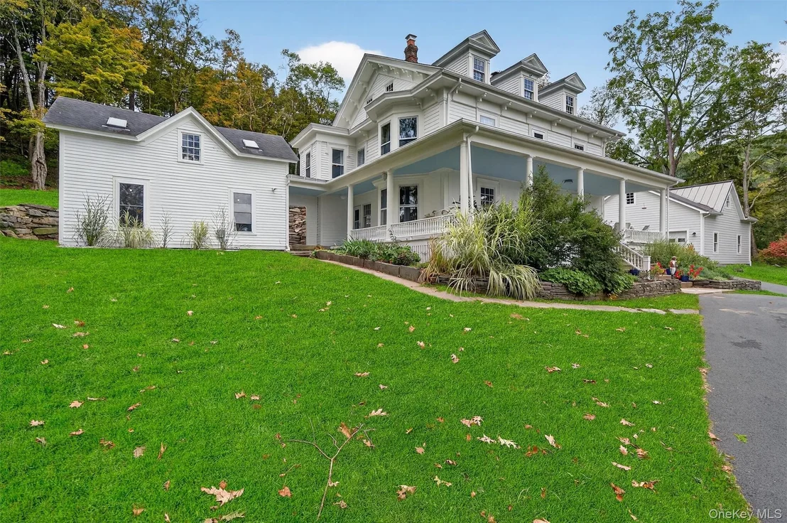 Photo of 1657 River Road
