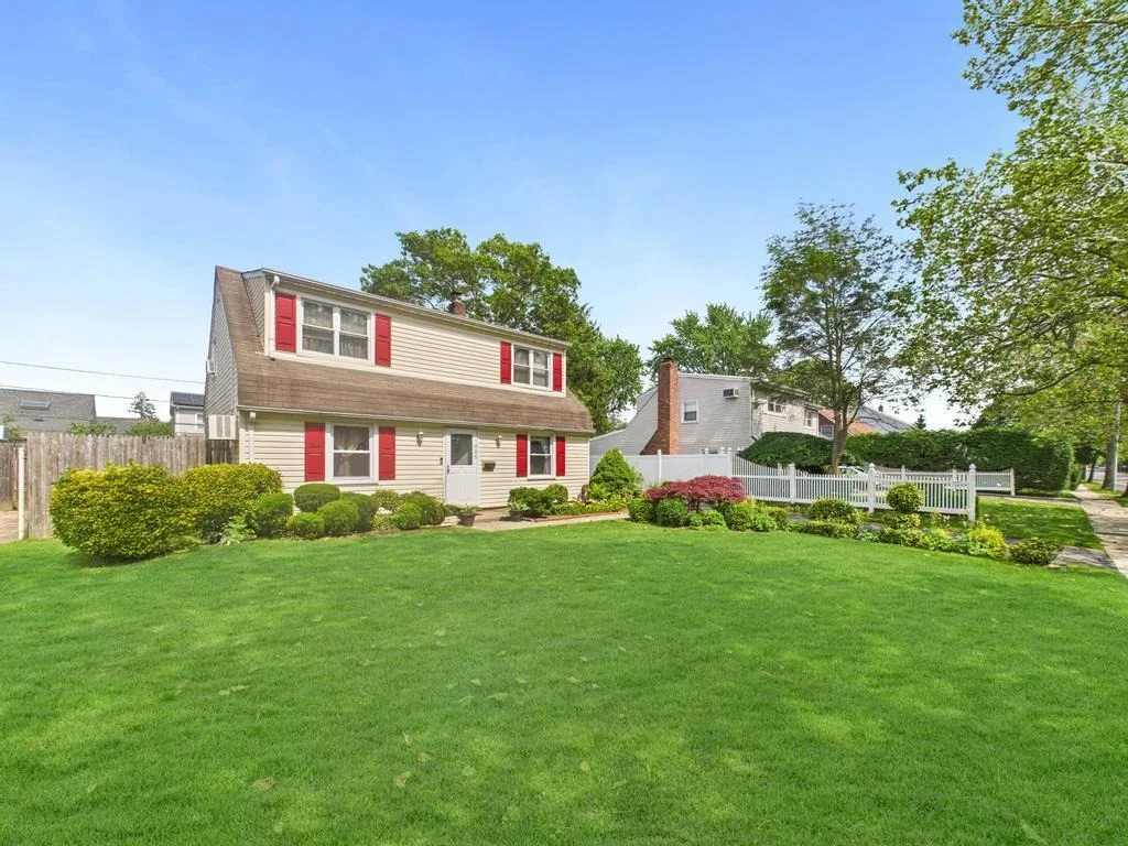 Photo of 335 Loring Road