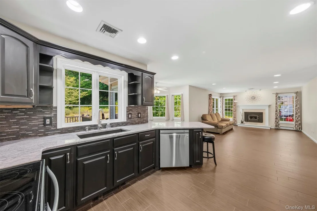 Photo of 32 Robinson Lane