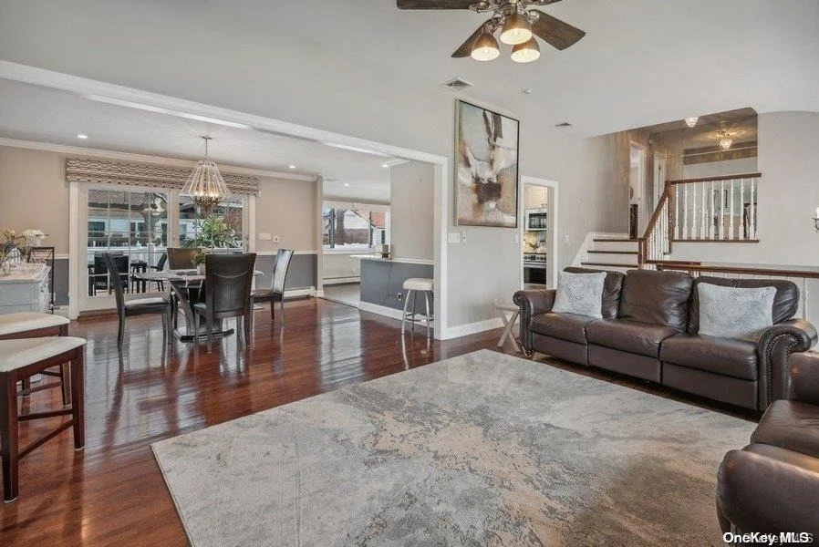 Photo of 28 S Oaks Boulevard