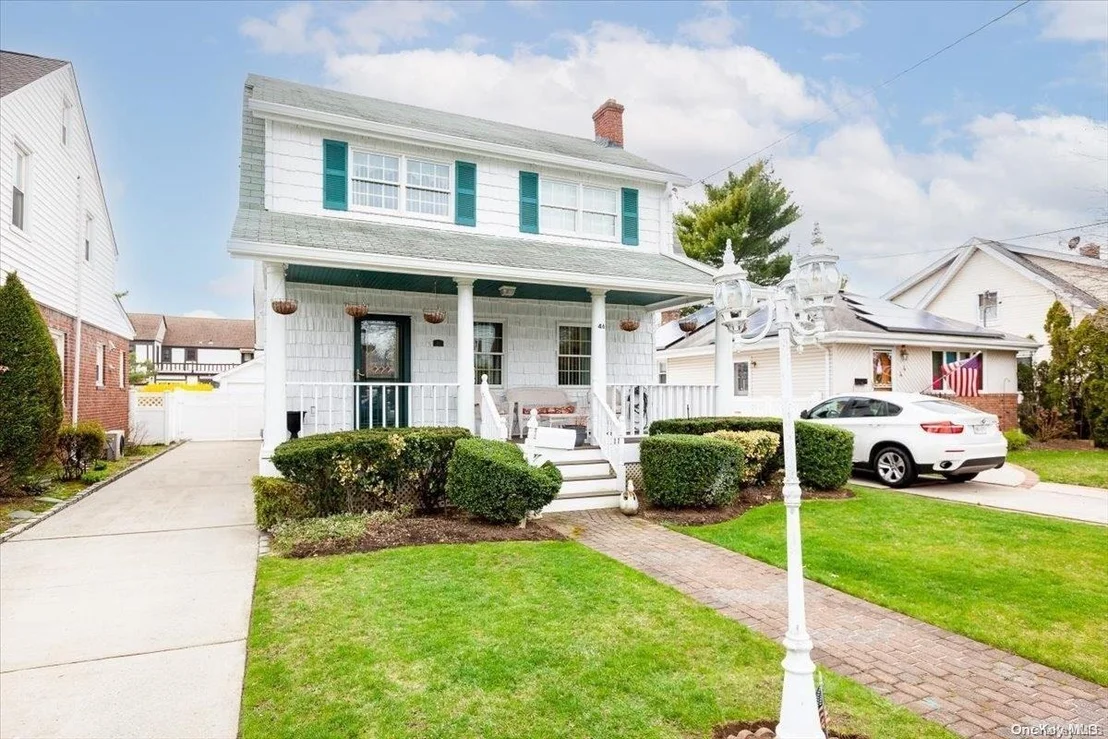 Photo of 46 Nassau Boulevard