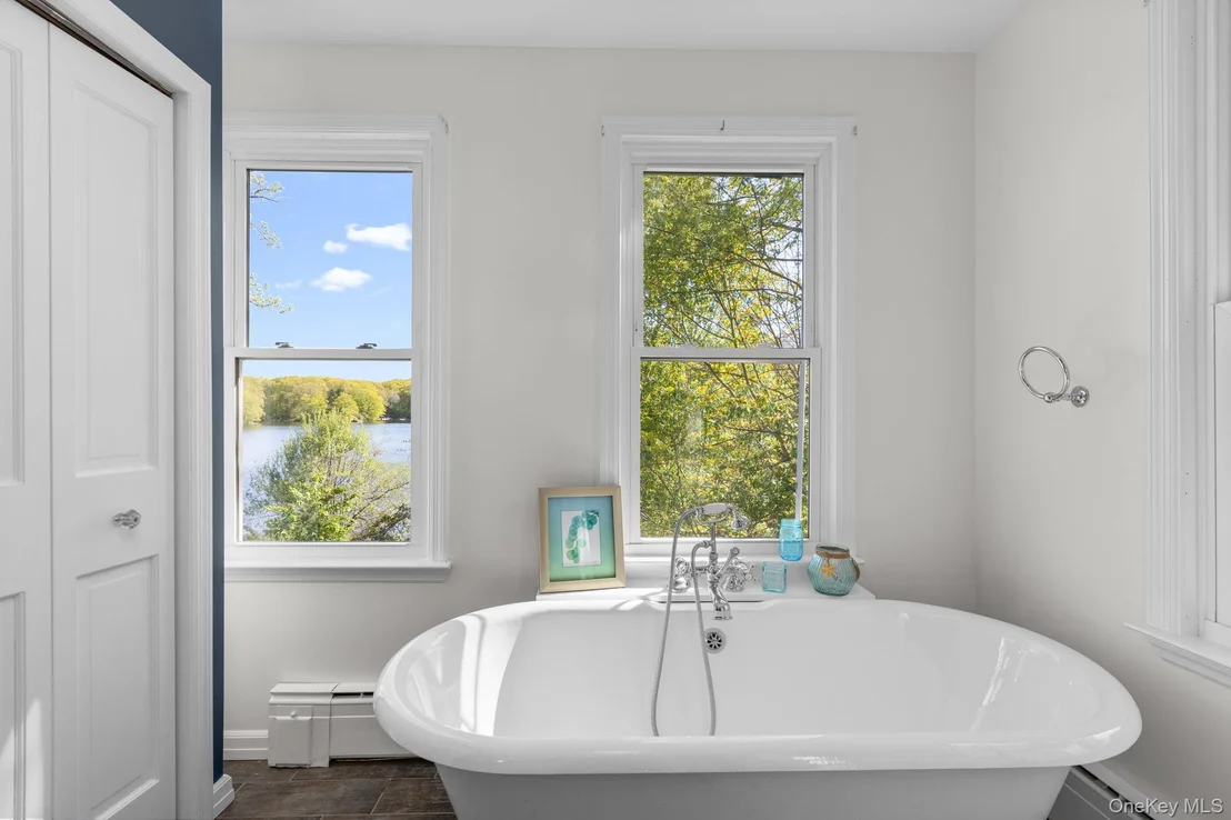 Photo of 122 Dutchess Drive