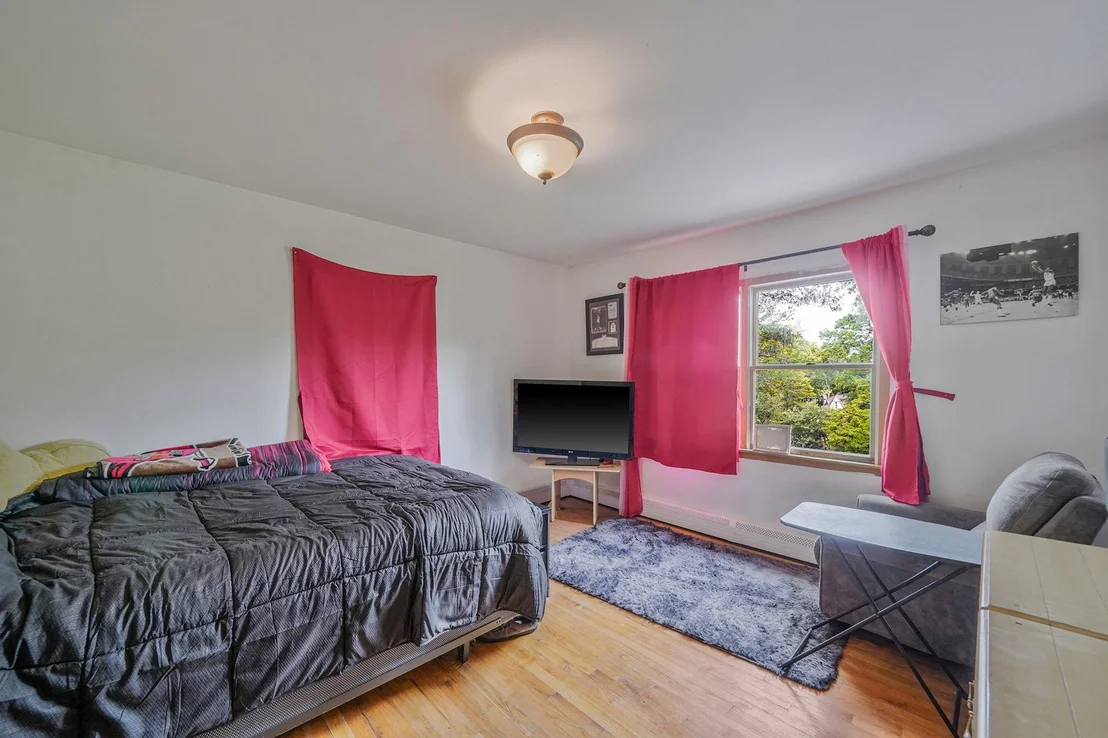 Photo of 2 Queen Drive