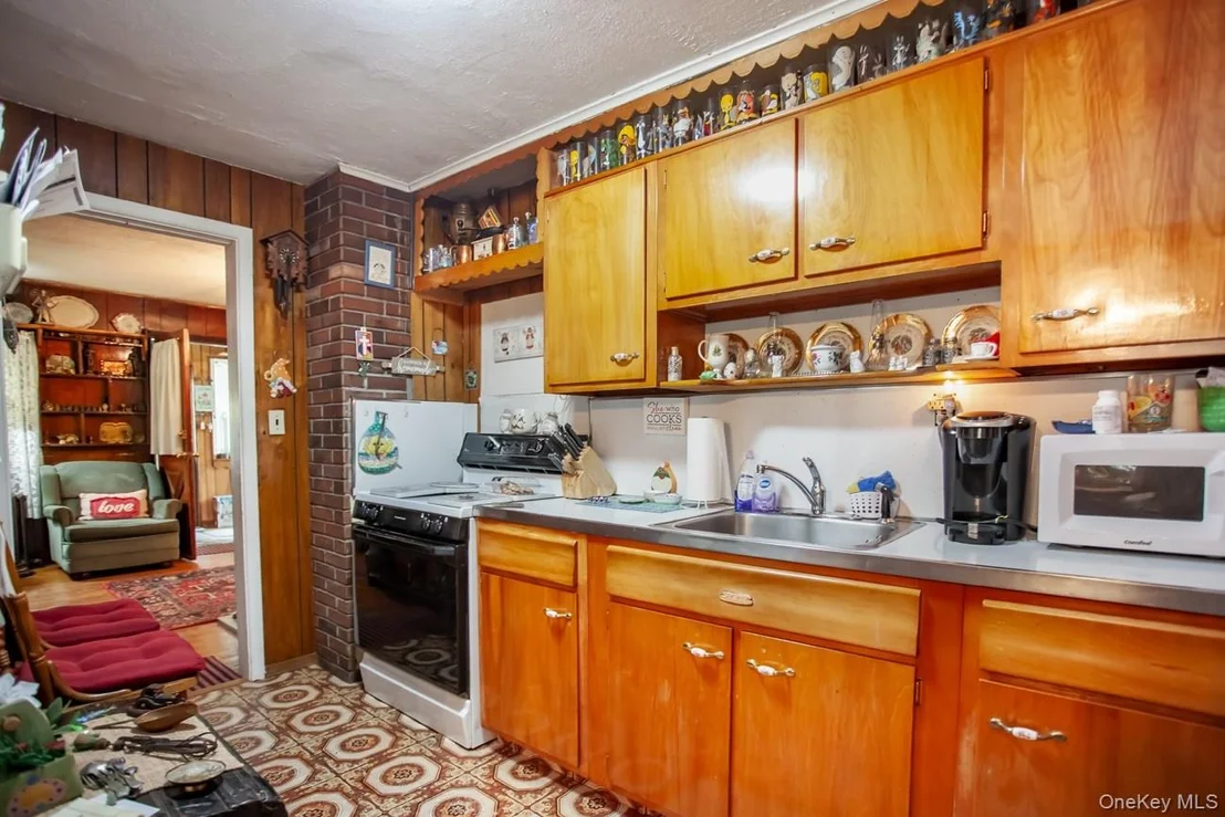 Photo of 211 Broadway