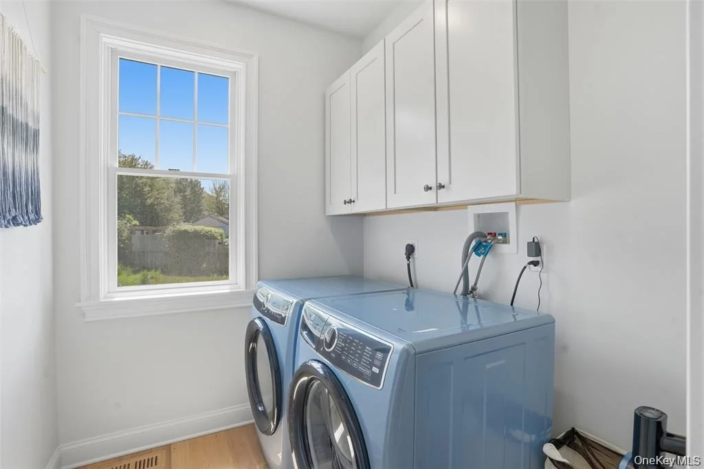 Photo of 33 Howland Avenue