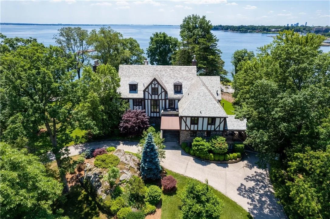 Photo of 6 Shore Road