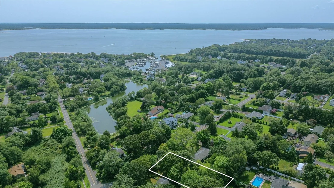 Photo of 1014 Peconic Bay Boulevard