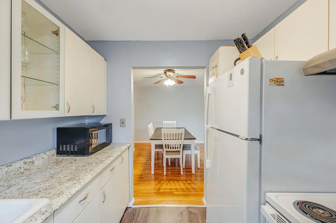 Photo of Unit 37A at 2453 Union Boulevard