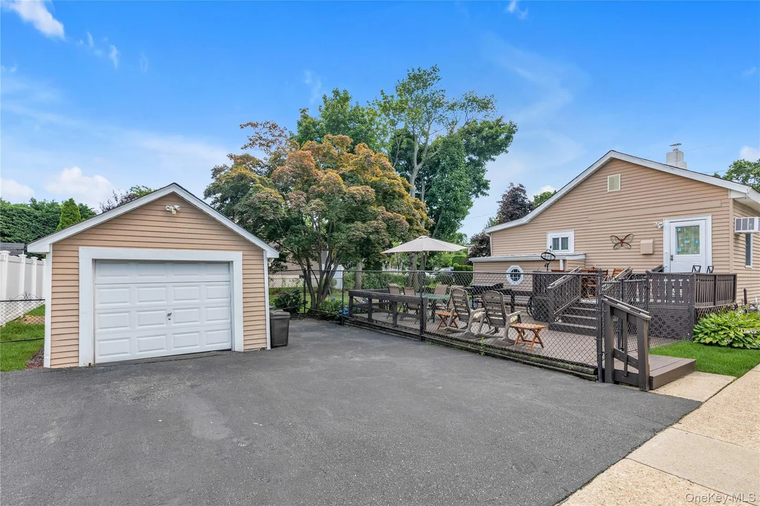 Photo of 369 Maple Avenue