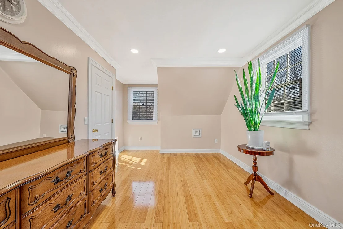 Photo of 20 Howe Road
