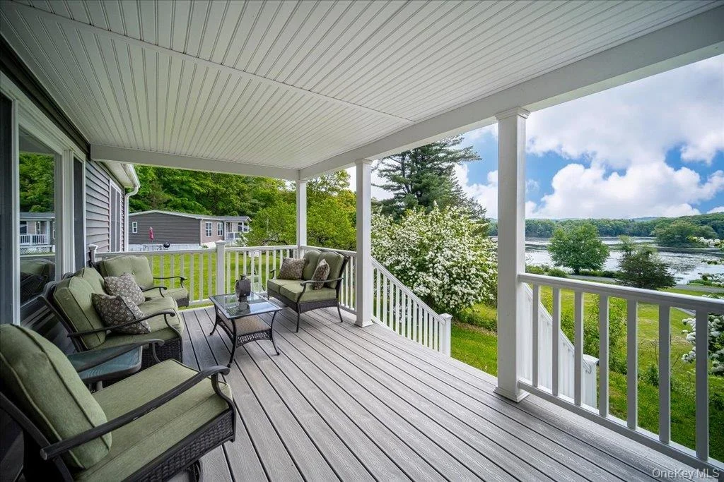 Photo of 553 Lake Road