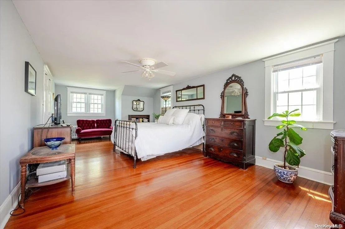 Photo of 238 Bay Avenue
