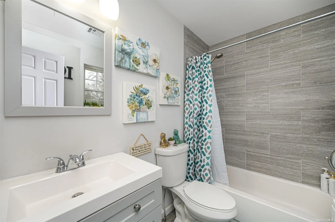 Photo of 182 Lynbrook Drive