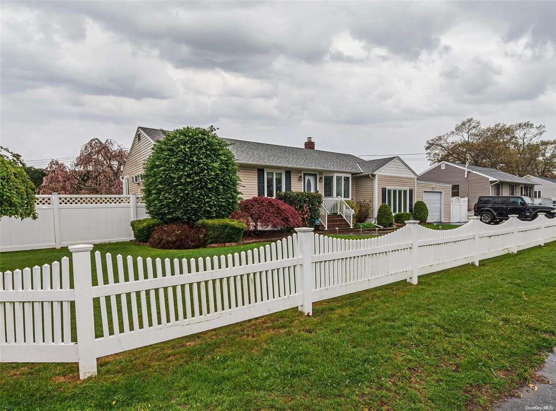 Photo of 350 Aster Road