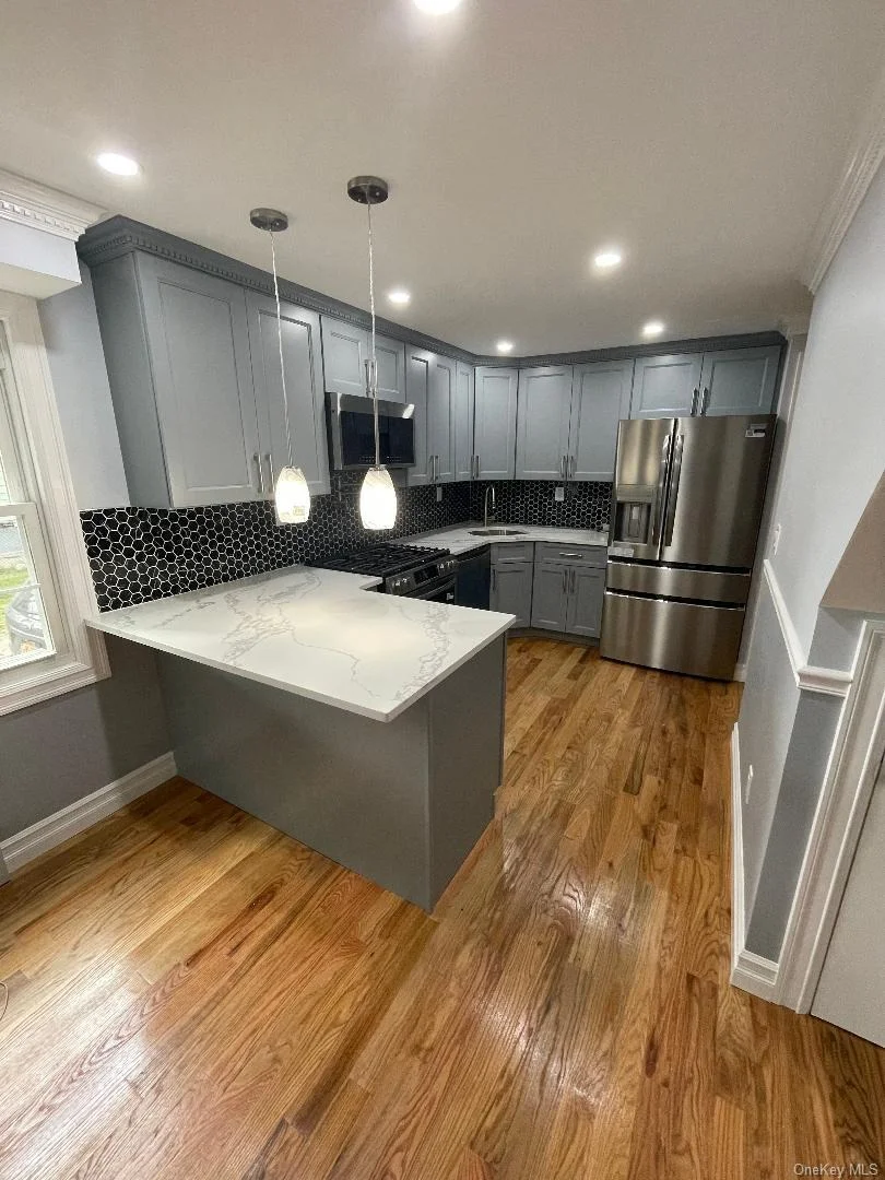 Photo of 839 Clarence Avenue