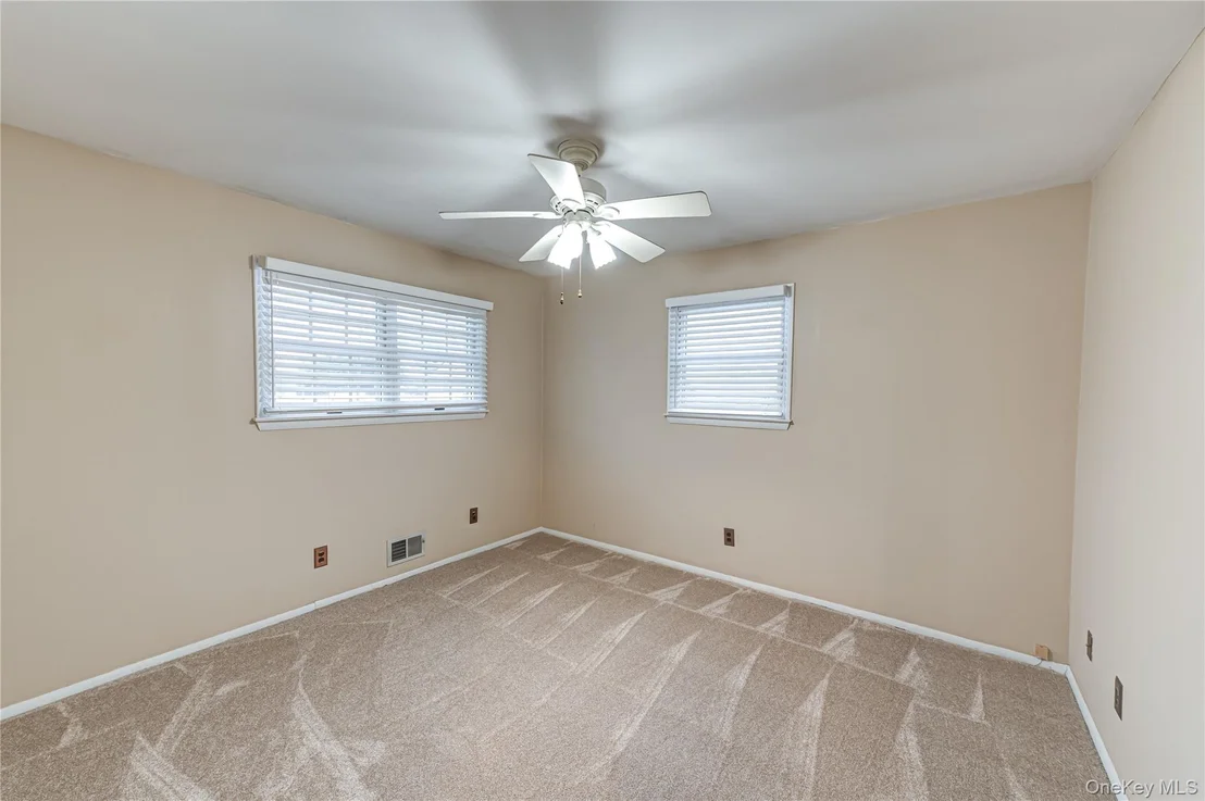 Photo of 33 Maple Avenue